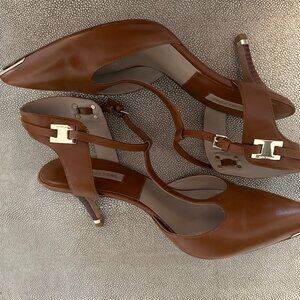 Michael Kors T-Strap Pump. Size 41. Light Brown.  Leather - Vero Cuoio.